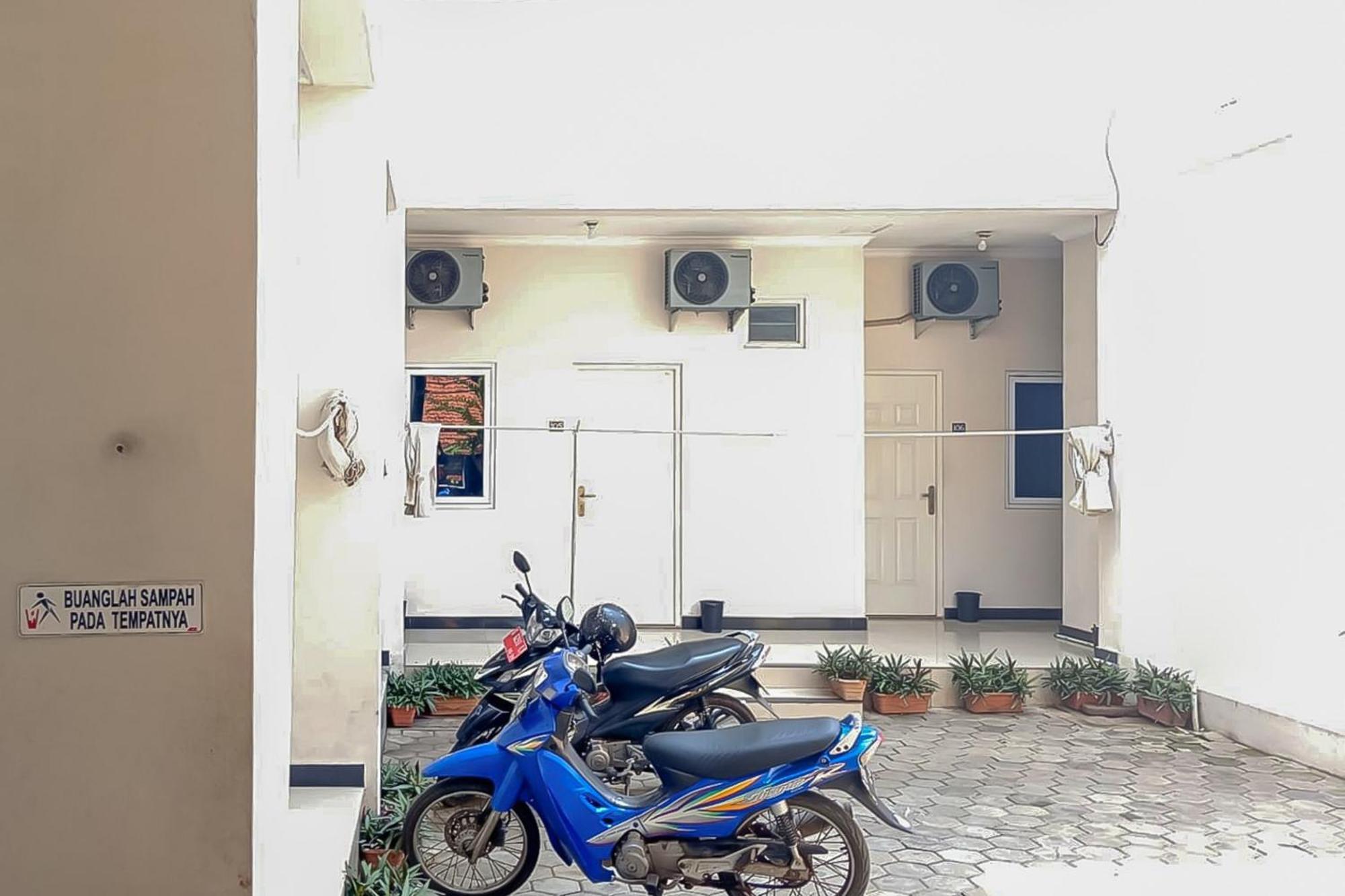 Waringin Guest House Tegal Mitra Reddoorz Esterno foto