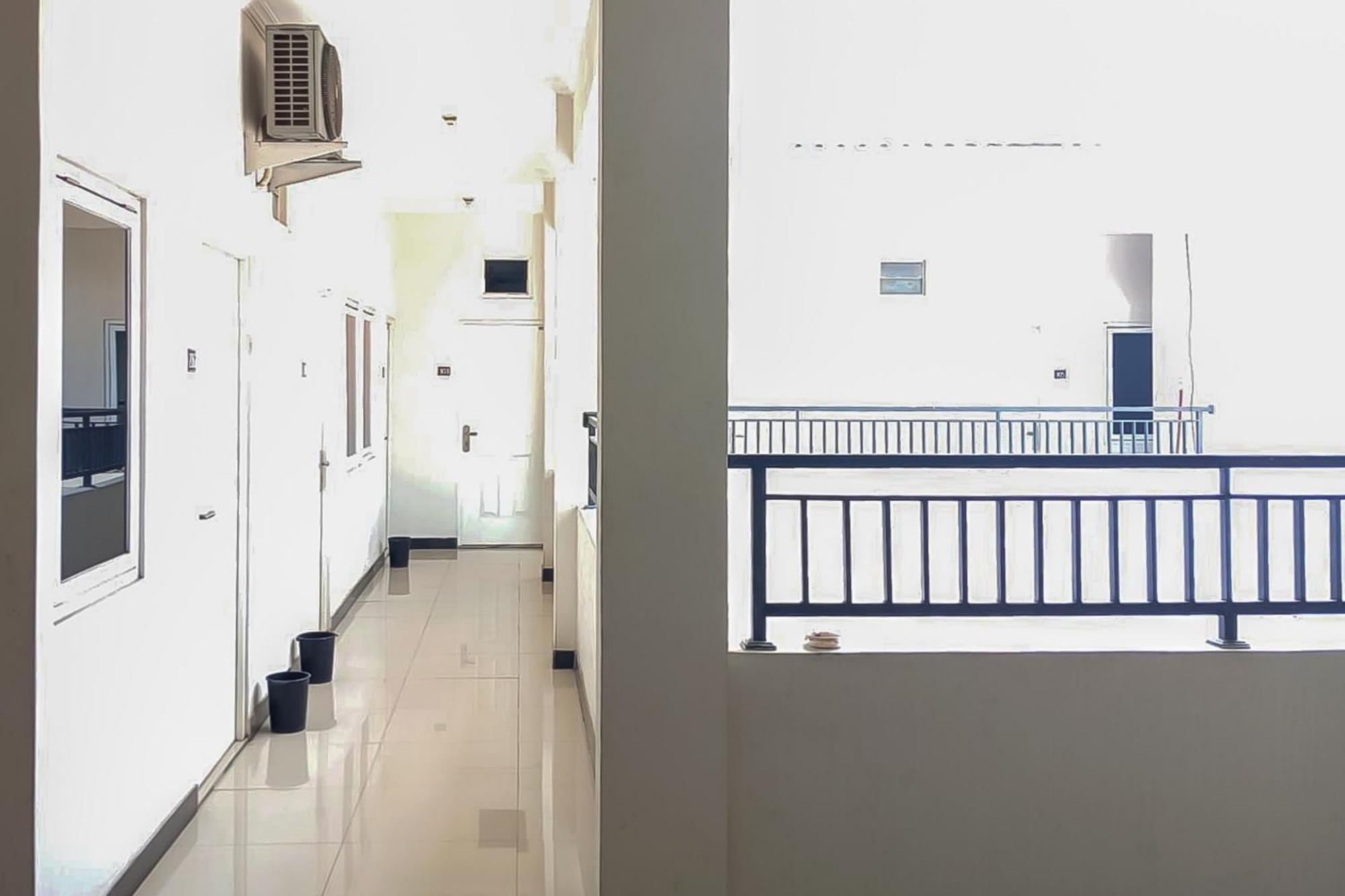 Waringin Guest House Tegal Mitra Reddoorz Esterno foto
