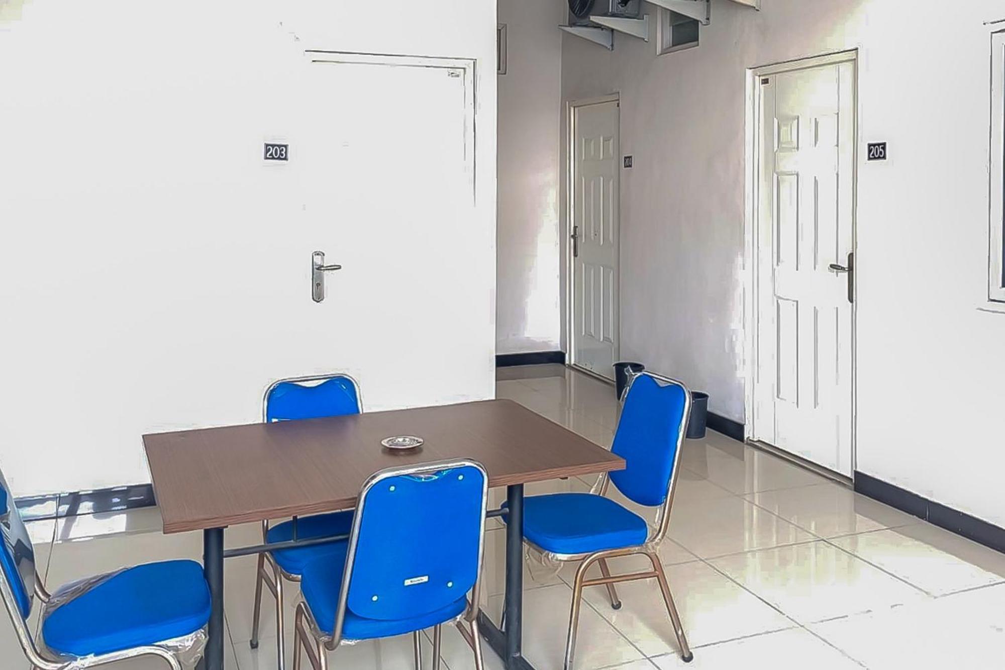 Waringin Guest House Tegal Mitra Reddoorz Esterno foto